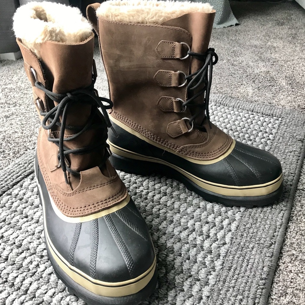 ❄️LIKE NEW SORELS❄️